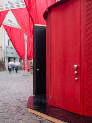 Vstup do zpovědnice (Peer Collective a Kateřina Šedá, Festival vánočních zlozvyků)