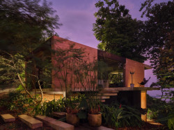 Souznění architektury a místa. To tu prý každý den zažívá architektka Dagmar Štěpánová. ((Studio House na Kostarice, Formafatal))