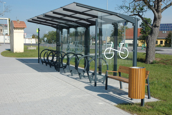 Víko je uzamykatelné, takže jej mohou otevírat pouze pověření pracovníci města či úklidu. (Koš Tubo od Urbania)