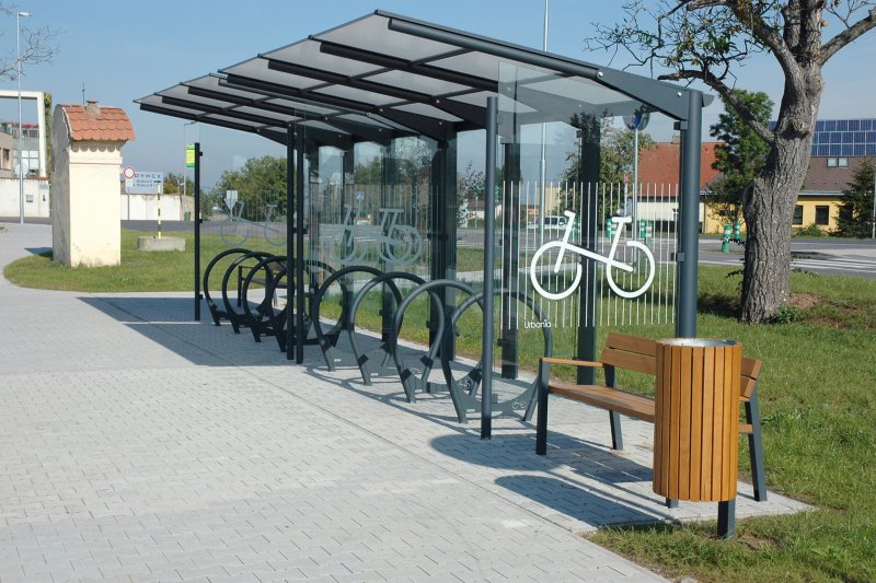 Víko je uzamykatelné, takže jej mohou otevírat pouze pověření pracovníci města či úklidu. (Koš Tubo od Urbania)