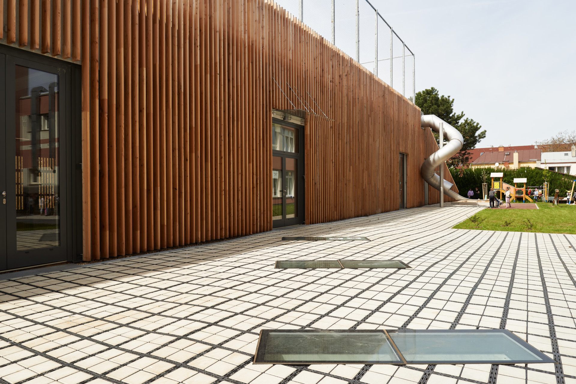 Studio Arch.Design realizovalo novou sportovní halu základní školy v pražských Letňanech