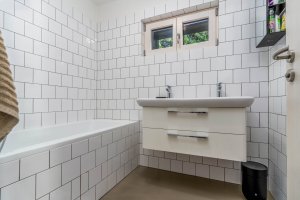 3K Architects zrekonstruovali rekreační chatu na Benešovsku na pozemku s ojedinělým severským rázem