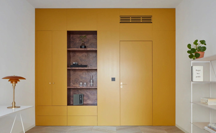 Dveře se skrytými zárubněmi jsou elegantním řešením pro minimalistické interiéry.