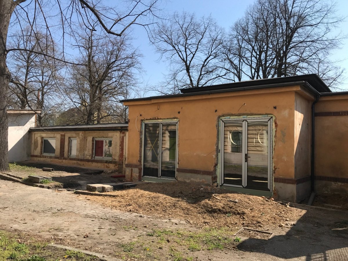 Probíhající renovace bývalé kuželny ze 30. let v plzeňských Štruncových sadech. Foto: Studio Toast