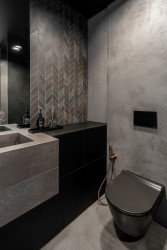 Pohled do koupelny (Interiér třípodlažního bytu v Praze od studia OOOX)