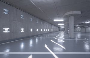 Parkovací dům od Zdeňka Fránka v Dolních Břežanech