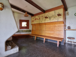 Výstava ve Winternitzově vile představuje soubor chat architektů Františka Cubra a Zdeňka Pokorného na přehradě Seč