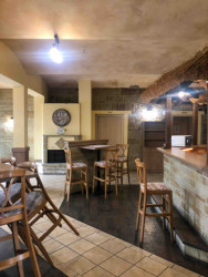 Stav před rekonstrukcí (Interiér restaurace Blatenský dvůr, Dominik Cvrček)