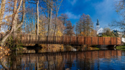 Lávka na Farských humnech ve Žďáře nad Sázavou od studia Refuel, realizace 2020