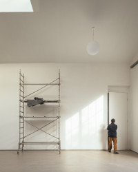 Stodola proměněná v sochařský ateliér od architekta Thomase Randall-Page