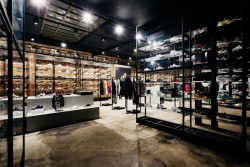 Redesign interiéru prodejny Footshop v pražském prostoru Vnitroblock, studio EYELEVEL.