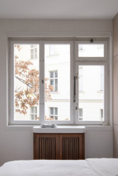 Repasovaný původní kryt na topení (Rekonstrukce funkcionalistického bytu v Praze, architekt Martin Čeněk)