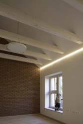 V malé vesnici na západě Slovensko stojí nově zrealizovaný dvojdům pro zdravotně a mentálně znevýhodněné navržený architekty z ateliéru A33