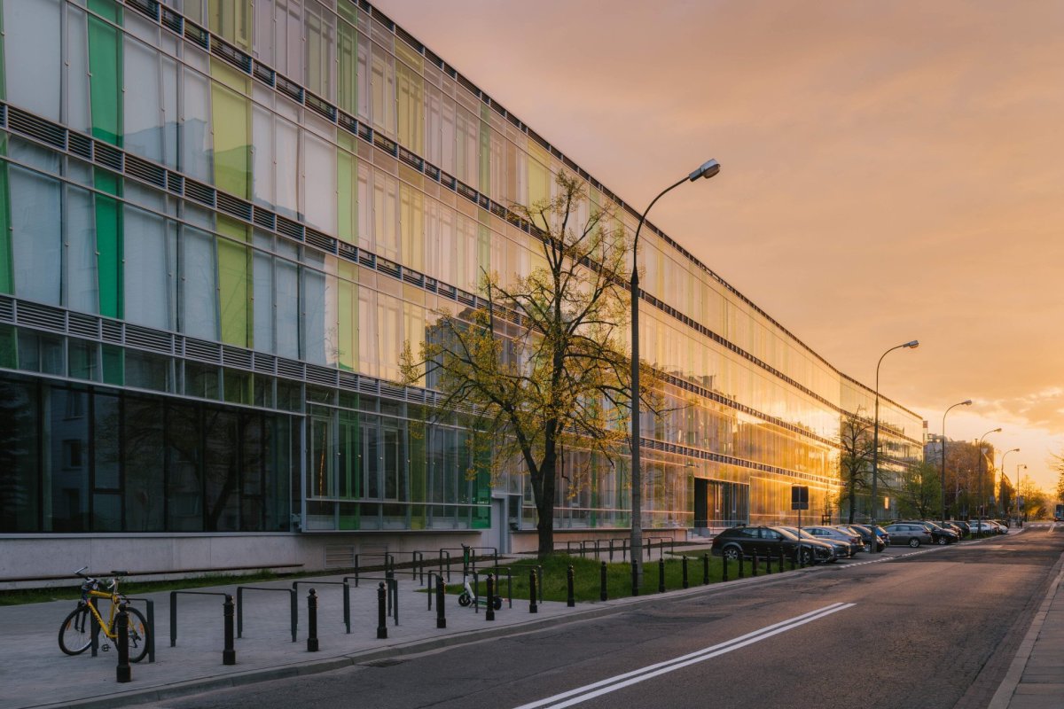 Architektonické studio Kuryłowicz & Associates realizovali ve Varšavě novou budovu Fakulty aplikované lingvistiky a moderních jazyků Varšavské univerzity