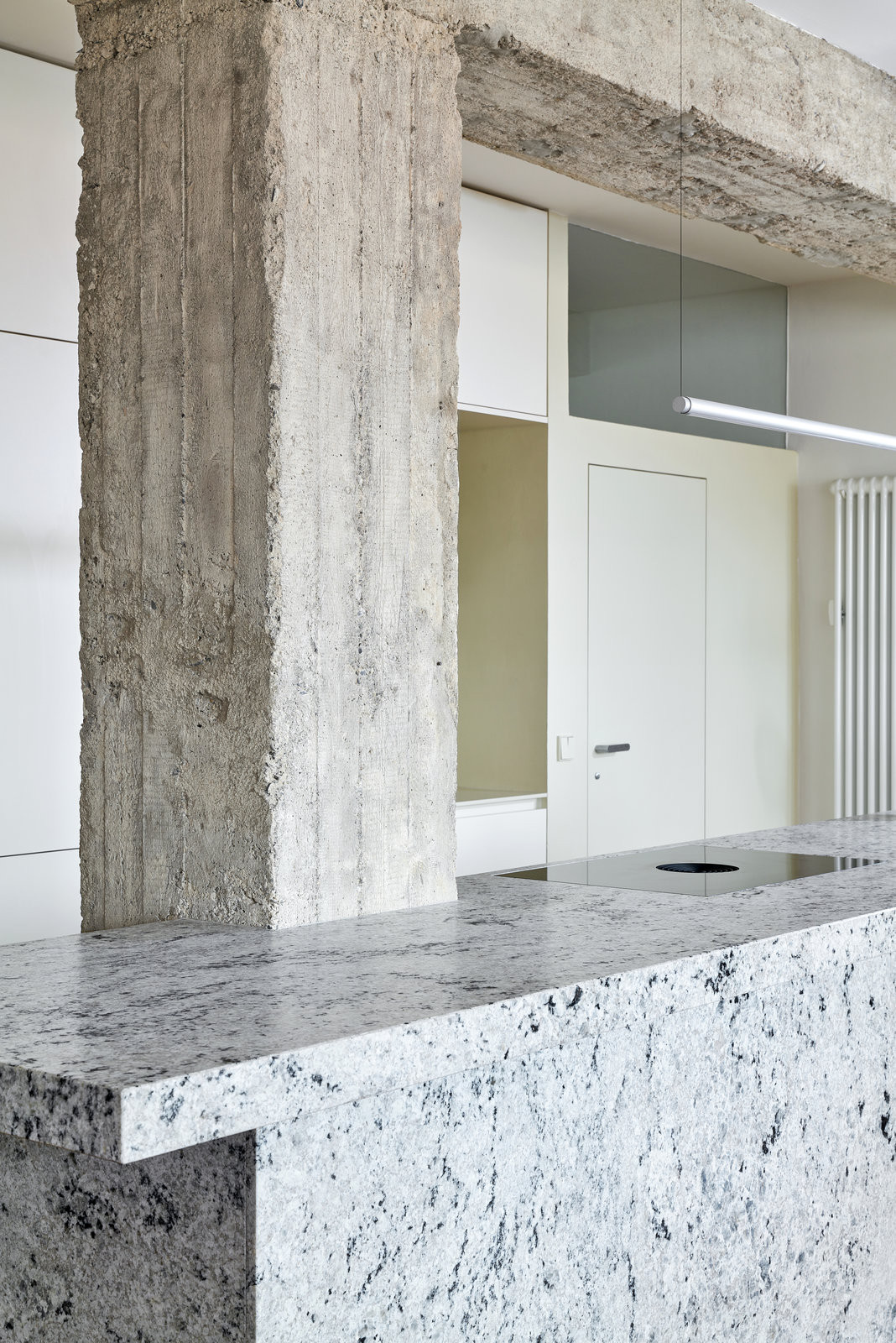 Beton se potkává s kamenem.