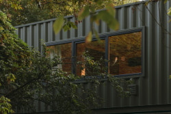 Dům z dvojice lodních kontejnerů