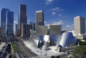 Koncertní síň Walta Disneyho v Los Angeles, dokončeno 2003, Gehry Partners.
