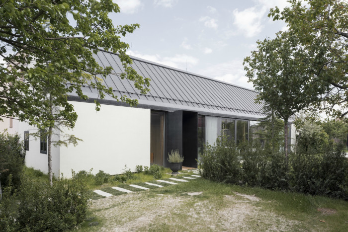 Dom V, Martin Skoček