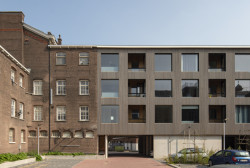 Vznikla tu bohatá paleta typů a velikostí různých kolektivních a individuálních forem bydlení. (WDJ studio, Vězení)