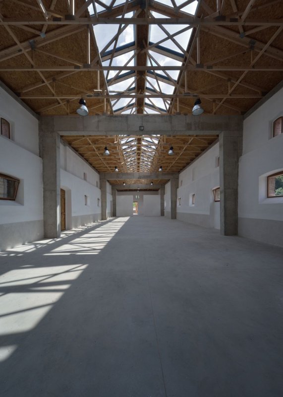 3+1 architekti, Revitalizace hospodářského dvora JACER, konírna – foto