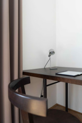 Interiér bytu A.4 od Barbory Kudelové z ateliéru HRA