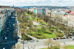 Současný stav Karlova náměstí v Praze.