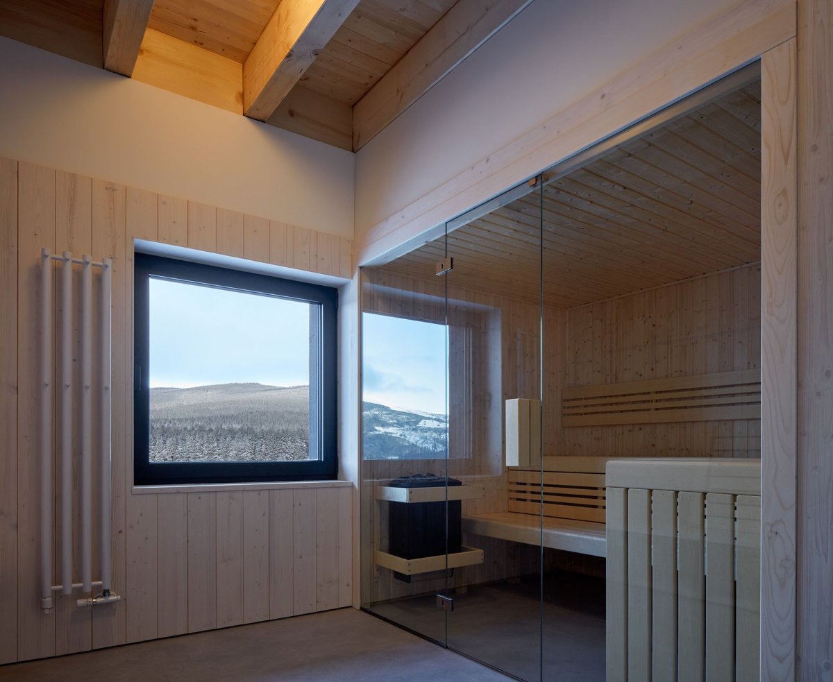 Uvnitř chalupy se nachází také sauna. (Chalupa Milada, studio ADR)
