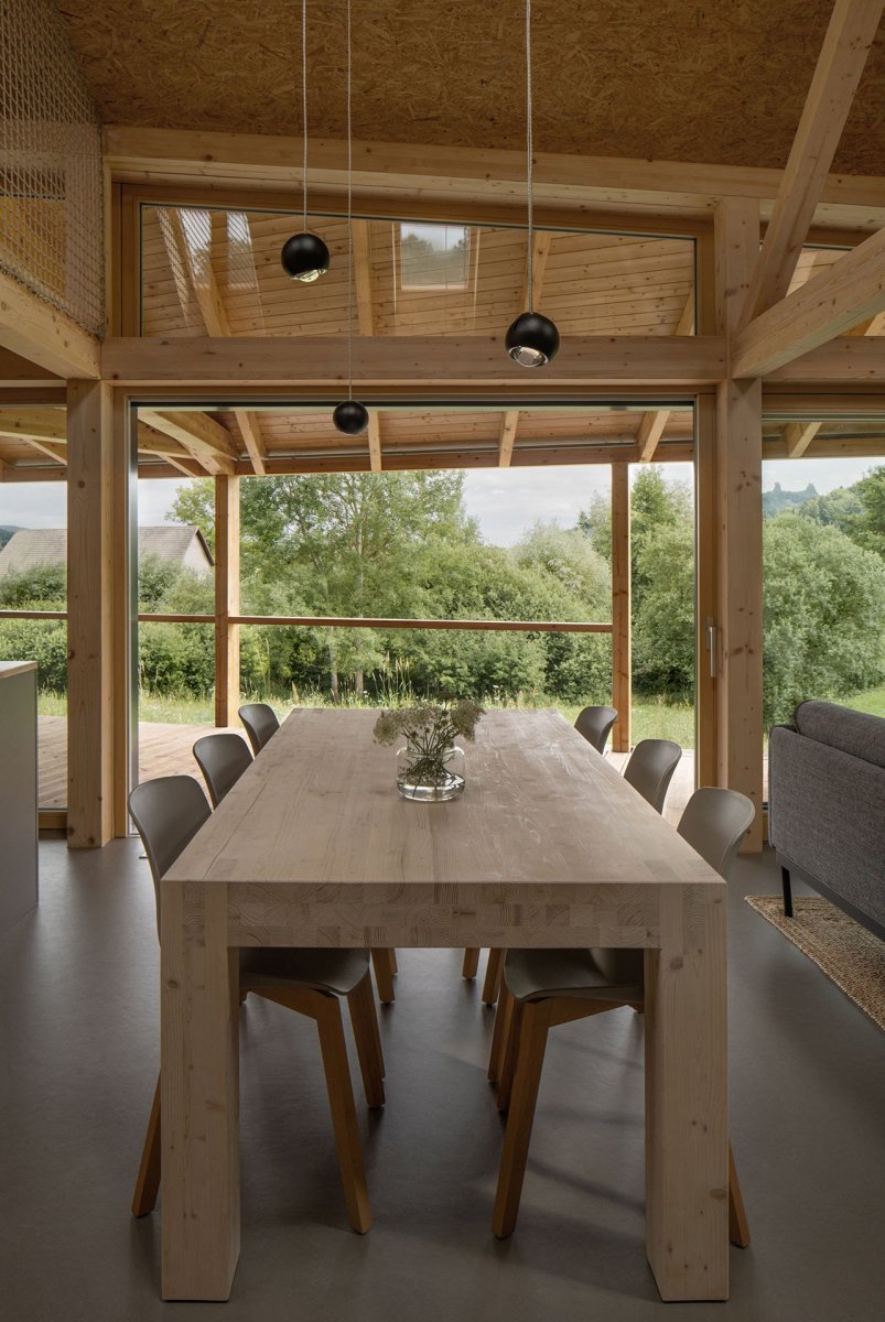 Jídelní část (Víkendový dům v Českém ráji, NEW HOW Architekti)