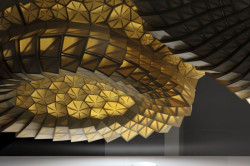 Achim Menges ve spolupráci se Steffenem Reichertem navrhli fluktující materiál, který reaguje na klimatické změny: komponenty HygroScopu  se pohybují v závislosti na míře vlhkosti vzduchu. Tento výzkum předznamenáná nový stavební materiál.