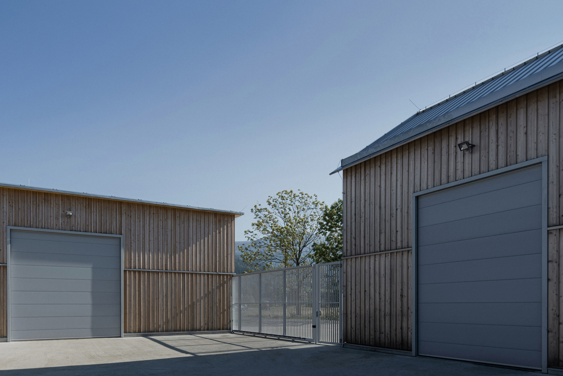 Zázemí údržby golfového rezortu v Ostravici pod Lysou horou od PAPOUSEK & SILHAN ARCHITECTS