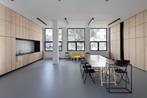 Mjölk architekti proměnili chátrající menzu v Ústí nad Labem na Dům umění