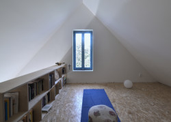 Pohled na galerii (Rodinný dům v Mníšku pod Brdy, 3+1 architekt)