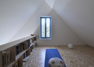Pohled na galerii (Rodinný dům v Mníšku pod Brdy, 3+1 architekt)