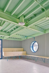 Educan Centrum od španělského studia Eeestudio