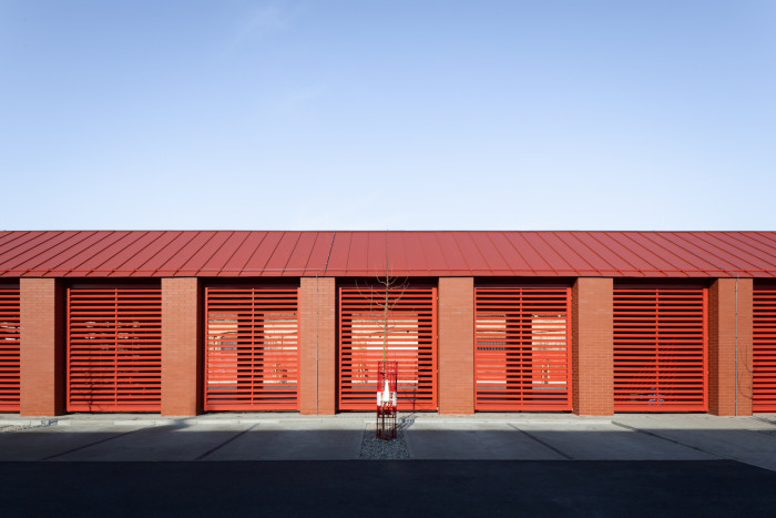 Hasičská zbrojnice a zázemí technických služeb v Líbeznicích, Ehl&Koumar architekti/ Lukáš Ehl, Tomáš Koumar, Jaroslav Malina, Jan Lankaš