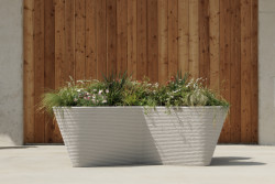 Minimalistické květináče TYPO vyrábí mmcité pomocí 3D tisku jako jedna z prvních firem v České republice