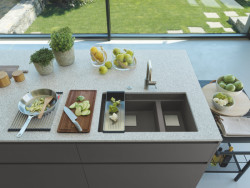 Frangranitový dřez Kubus 2 s doplňky od Franke