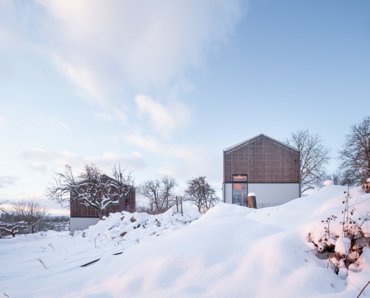 Lihovar s pěstitelskou pálenicí od OBJEKTOR ARCHITEKTI