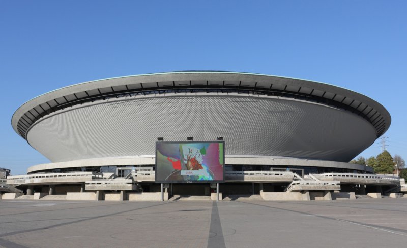 Brutalistní aréna Spodek, tedy „podšálek“