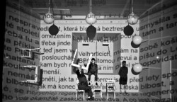 NewWork, scénografie ke hře Korespondence W+V - foto