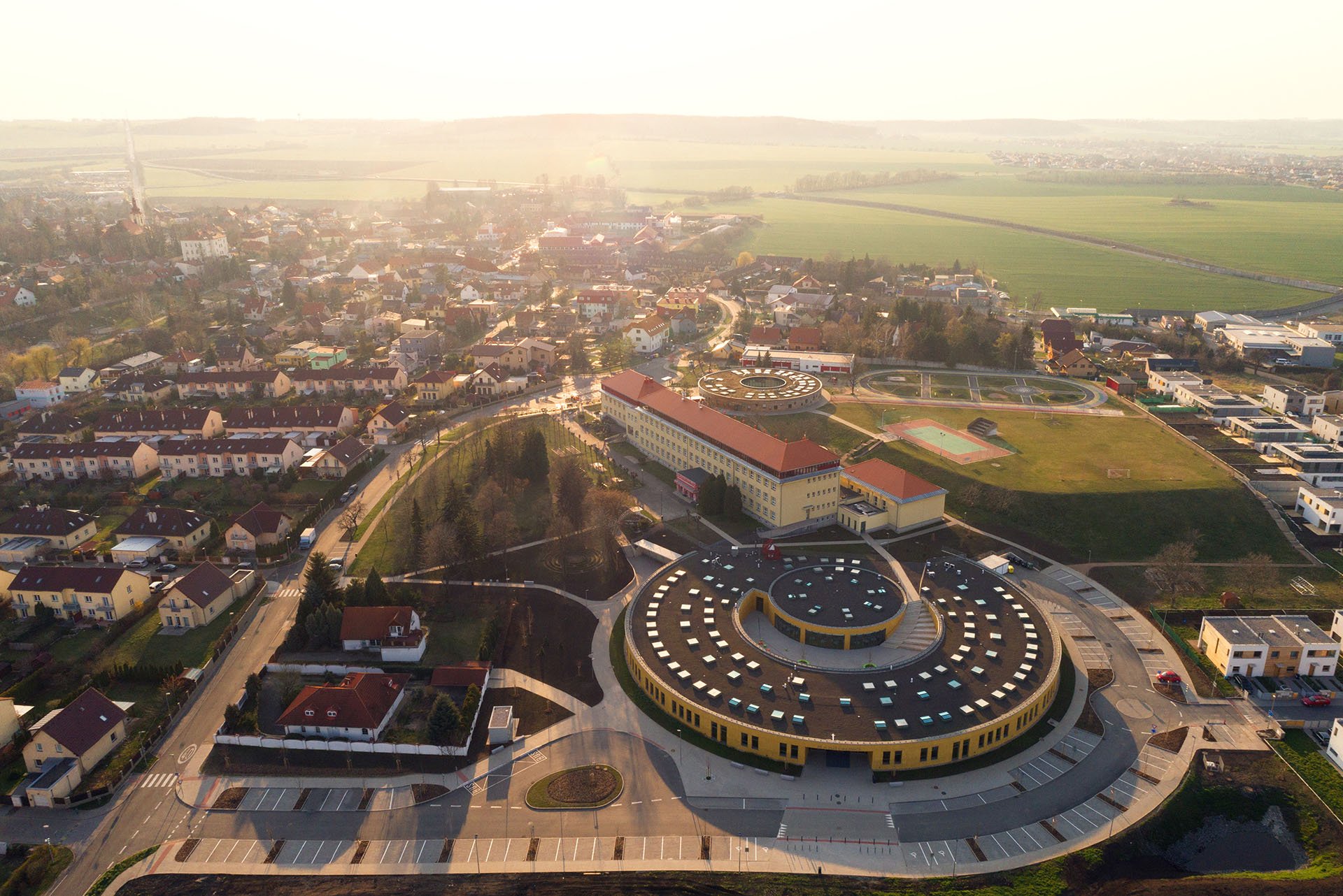Studio Grulich architekti realizovalo v Líbeznicích pavilon základní školy.