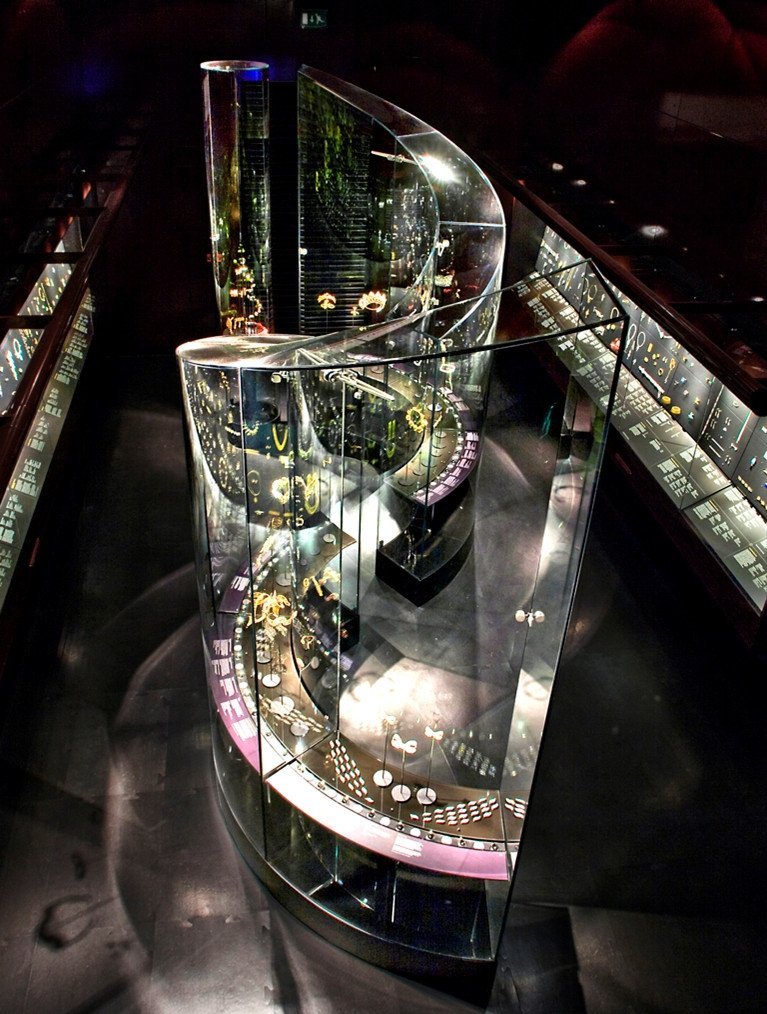 Galerie šperků ve Victoria & Albert Museum v Londýně, Eva Jiřičná