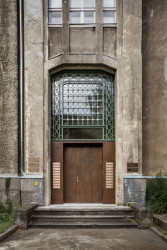 Rekonstrukce vily Heike; Christof Schubert Architekten: Objekt dlouhá léta chátral. Rekonstrukce se dočkal díky iniciativě architekta Christofa Schuberta