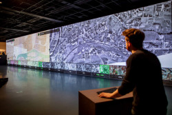 Interaktivní výstava Dvě Prahy o vývoji hlavního města za posledních 200 let.