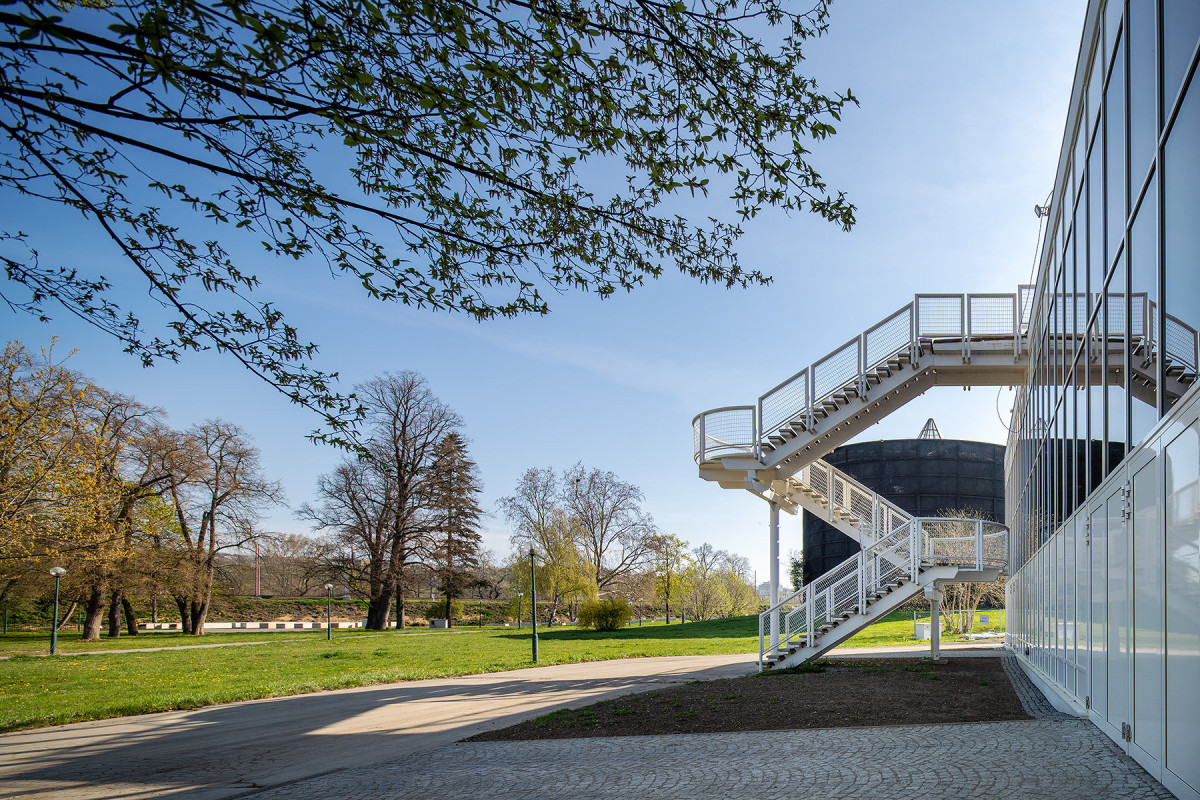 Modernizace přinesla nové komunikační trasy, aniž by narušila původní architektonický výraz pavilonů. (Rekonstrukce Křižíkových pavilonů; SOA architekti)