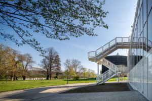 Modernizace přinesla nové komunikační trasy, aniž by narušila původní architektonický výraz pavilonů. (Rekonstrukce Křižíkových pavilonů; SOA architekti)
