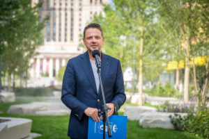Starosta Rafał Trzaskowski, pod jehož záštitou probíhá projekt Nové centrum Varšavy.