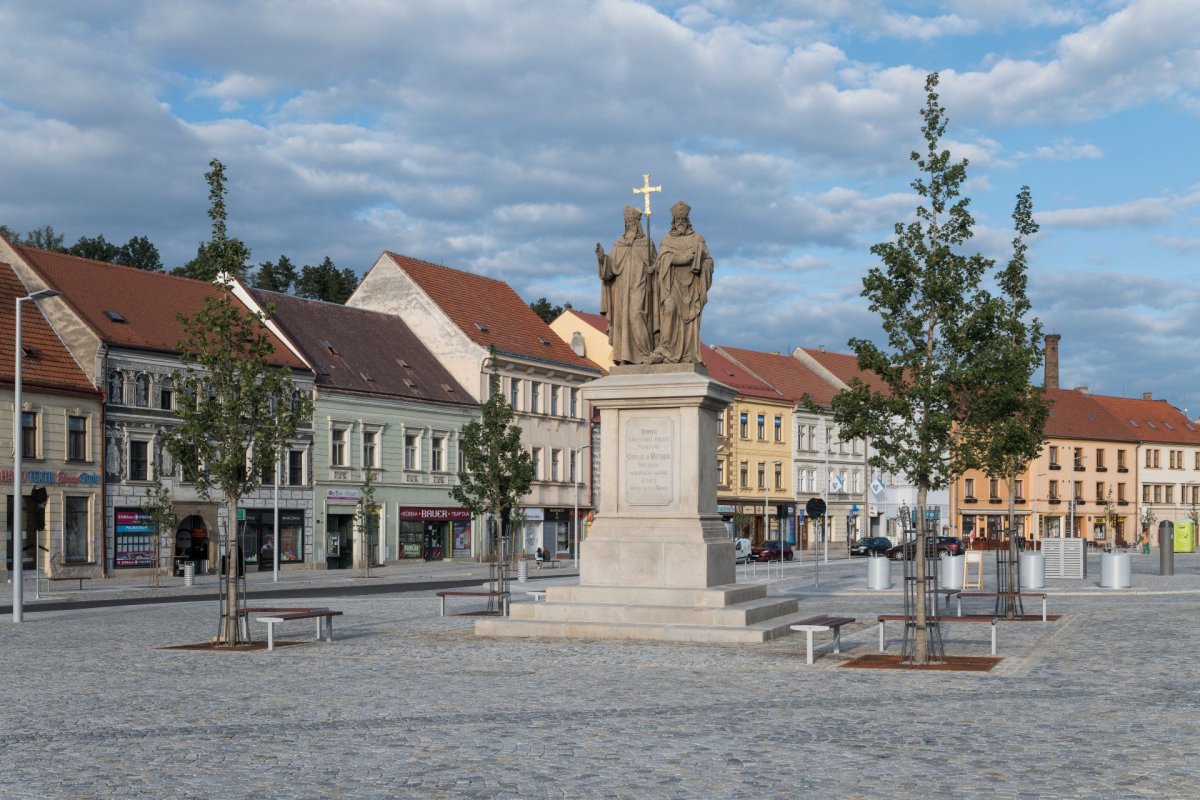 Rekonstrukce náměstí v Třebíči, Atelier RAW: Socha Cyrila a Metoděje