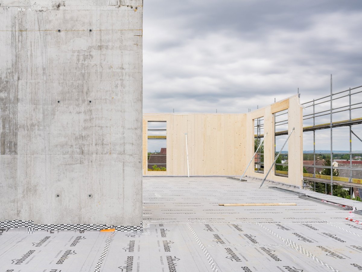 Architektonické studio Perspektiv dokončuje čtyřpodlažní kancelářskou budovu v Českých Budějovicích
