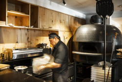 Budova restaurace Das Waldhorn v německém Kirchheim unter Teck, KO/OK Architektur a Studio Berardi